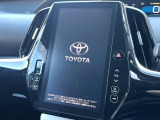 【メーカー純正ナビ】インテリアに溶け込むスタイリッシュな「専用設計」メーカーナビを装備♪視認性や操作性など基本性能にも優れ、より上質なカーライフをお楽しみいただけます。