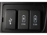 スマートフォンなどの音楽再生が可能なUSB接続ジャック装備車両です♪♪♪