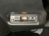 ハンドルの左下にETCがついています。高速道路の料金所の通過も楽々です。 カードの取り出しもしやすい場所についています。