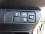 パーキングセンサーや横滑りを防ぐVSA等のスイッチ類は運転席の右側、手の届きやすい位置にあります。