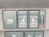 【両側パワースライドドア】スマートキーや運転席のスイッチで後席両側スライドドアの開閉が可能♪電動だから力を入れてドアを開ける必要が無く、小さなお子様でも簡単に開け閉めでき快適です♪