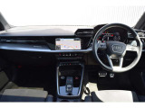 Audiのインテリアはエクステリア同様、優れたデザイン性とクオリティ、そして機能性を兼ね備えております。