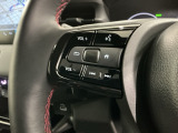 ステアリングにオーディオ操作スイッチが付いています。オーディオ画面に直接タッチしなくても操作が出来ますので、運転に集中できます。