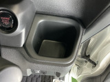 ドリンクホルダー/小物入れにもなって便利です
