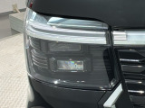 LEDヘッドライトは、点灯の瞬間から最大光量を発揮し、突然暗くなるトンネルなどでの安定感を高めます。