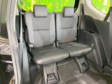 床下収納式のサードシートです。座席部分をコンパクトに収納でき、広大な荷室スペースとしてお使いいただけます!乗車人数や荷物の量など利用シーンに合わせて3列目を有効活用でき、とっても便利♪