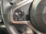 ステアリングにオーディオ操作スイッチが付いています。オーディオ画面に直接タッチしなくても操作が出来ますので、運転に集中できます。