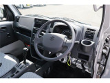 前席全体 目線も高く広い視界で安心して運転することができますね!