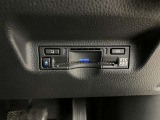 高速道路で便利な【ETC2.0】を装備しています。光ビーコン搭載で渋滞情報などナビゲーションと連動することで機能も充実いたします。他、観光施設に立ち寄るための高速料金割引サービス等もございます。