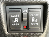 【両側パワースライドドア】スマートキーや運転席のスイッチで後席両側スライドドアの開閉が可能♪電動だから力を入れてドアを開ける必要が無く、小さなお子様でも簡単に開け閉めでき快適です♪