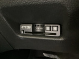 ハンドルの左下にETC2.0がついています。高速道路の料金所の通過も楽々です。 カードの取り出しもしやすい場所についています。