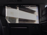 【ロールサンシェイド】まぶしい光を軽減し、心地よい車内に♪ロール式なので開け閉めも容易にできます!