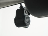 ◆ドライブレコーダー◆映像・音声などを記録する自動車用の装置です。 もしもの事故の際の記録はもちろん、旅行の際の思い出としてドライブの映像を楽しむことができます。