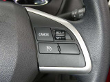 【レーダークルーズコントロール】(全車速追従機能付)付きです。車速に応じて追従支援してくれるので、ロングドライブも快適です。詳細は販売店スタッフまでおたずねください。