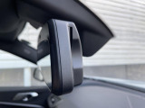 【ルームミラー一体型ETC】BMWといえばルームミラー一体型のETC。ドライバーから差し込めるかたちになっておりますので、差し忘れの際も慌てずにご利用いただけます。