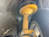 【ビルシュタイン製ダンパー】高速走行時の車両安定性を向上させてくれる人気の装備。街乗りの乗り心地も犠牲にせず、スポーティな走行をお楽しみいただけます♪