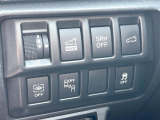【パワーバックドア】スマートキーや運転席のボタンを押すだけでリアゲートが自動で開閉します!荷物を持っている時や、高い位置にあるバックドアを閉める際に便利な機能です♪