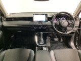 車内は光触媒抗菌消臭施工済です。スタイリッシュなデザインでスポーティなインパネ周りを演出します。グローブボックスやカップホルダーのほかにトレーなどたくさんの収納スペースが付いています。