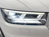 ●LEDハイビームが多数独立で存在し、ハイビーム時に対向車や前方を走る車の部分をロービームに切り替えが可能!!シーケンシャルウインカーも装備!!