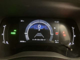 先進的なデザインのスピードメーター。