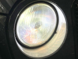 ●LEDヘッドライト:夜間走行時も良好な視界を確保し安心して運転できる高輝度LEDヘッドライトを装備!点灯速度が早く、消費電力も抑えられています。