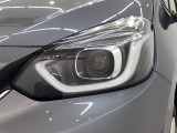 LEDヘッドライトは、点灯の瞬間から最大光量を発揮し、突然暗くなるトンネルなどでの安定感を高めます。