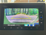 【バックカメラ】駐車時に後方がリアルタイム映像で確認できます。大型商業施設や立体駐車場での駐車時や、夜間のバック時に大活躍!運転スキルに関わらず、今や必須となった装備のひとつです!