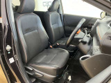 高いホールド性で運転姿勢が安定します。長距離ドライブでも疲れにくいのが魅力です。快適なドライビングライフをお送りください♪