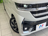 【LEDヘッドライト】悪天候や夜間走行時も良好な視界を確保し安心して運転できる高輝度LEDヘッドライトを装備!点灯速度が早く、消費電力も抑えられています。