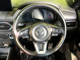 【純正革巻きステアリング】上質な革を使用することで、手にしっかり馴染みとても運転しやすいハンドルです♪