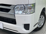 【LEDヘッドライト】悪天候や夜間走行時も良好な視界を確保し安心して運転できる高輝度LEDヘッドライトを装備!点灯速度が早く、消費電力も抑えられています。
