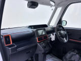 ダイハツのお店では、ダイハツ車を知り尽くしたプロフェッショナルが、専用の診断機器を使って各システムを点検しております。