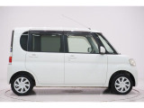 県内13店舗にて常時500台以上ダイハツ車を展示中です。見て、触って、納得のいく一台をぜひ見つけてください。