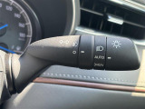 【オートライト(AUTO)】外の明るさをシステムが感知して、自動でヘッドライトが点灯します。ヘッドライトをつけ忘れを防ぐ便利機能です。