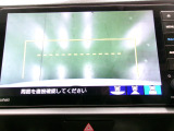 バックカメラの画像です。ガイドラインがスムースな車庫入れをサポートいたします。車庫入れの安心感がアップしますね。