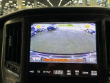 ディスプレイオーディオやカーナビは、現代のドライブにおいて欠かせない装備のひとつです。初めての場所でも迷いにくく、快適なルート案内で運転をサポートします。移動中のエンターテインメント性も高まります。