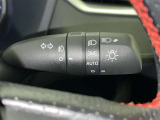 トンネルなど、周囲の明るさの変化でランプ類を自動オン・オフするコンライトです(消し忘れ防止機能付)