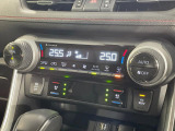 【シートベンチレーション】夏場は涼しい風でお尻や背中の熱やムレを防ぎ、冬はエアコンよりも早く温まってポカポカに!季節を問わず快適に過ごせます。