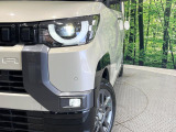 【LEDヘッドライト】悪天候や夜間走行時も良好な視界を確保し安心して運転できる高輝度LEDヘッドライトを装備!点灯速度が早く、消費電力も抑えられています。