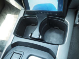 車内はドリンクホルダーや収納スペースも多く、使い勝手も良好です♪