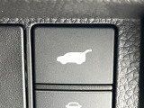 【パワーバックドア】スマートキーや運転席のボタンを押すだけでリアゲートが自動で開閉します!荷物を持っている時や、高い位置にあるバックドアを閉める際に便利な機能です♪