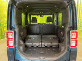 普段のお買い物や通勤、送迎等に十分な荷室スペースを確保しております。セカンドシートを倒すと、大きな荷物の積載も可能です♪