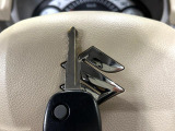【キーレス】少し離れた場所からでもボタン一つでドアの開錠・施錠ができるのでとっても便利!ドアの鍵穴周りに傷をつけることもありません♪