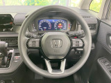 インテリアに合わせたデザインのステアリングは、運転される方のことも考え、運転しやすい形状、大きさです。是非一度、実際に触ってお確かめください。