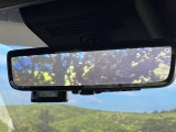 【デジタルインナーミラー】後席の大きな荷物や同乗者で後方が確認しづらい時でも安心!カメラが撮影した車両後方の映像をルームミラー内に表示。クリアな視界で状況の確認が可能です!