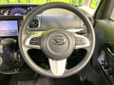 インテリアに合わせたデザインのステアリングは、運転される方のことも考え、運転しやすい形状、大きさです。是非一度、実際に触ってお確かめください。