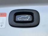 【パワーバックドア】スマートキーや運転席のボタンを押すだけでリアゲートが自動で開閉します!荷物を持っている時や、高い位置にあるバックドアを閉める際に便利な機能です♪