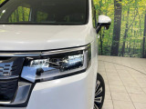【LEDヘッドライト】悪天候や夜間走行時も良好な視界を確保し安心して運転できる高輝度LEDヘッドライトを装備!点灯速度が早く、消費電力も抑えられています。