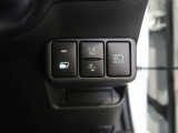 オートマチックハイビームとは、先行車や対向車のライトを認識し、ハイビームとロービームを自動で切り替える機能です。夜道の視界を確保します。