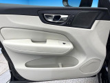 ●harman/kardonサウンドシステム:オーディオ専門メーカーが手掛けるプレミアムスピーカーを装備。多数のスピーカーから、音の粒立ちまで分かる高品質な音楽をお楽しみいただけます。